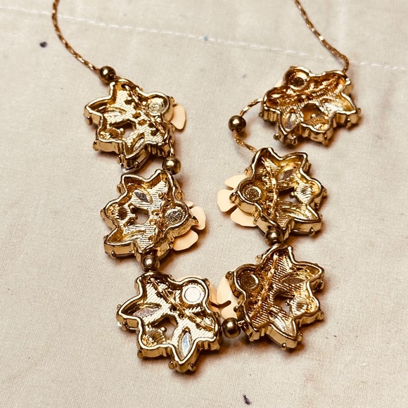 Gold Tone w/Foral Crystal Designed Beaded Necklace - Picture 5 of 11